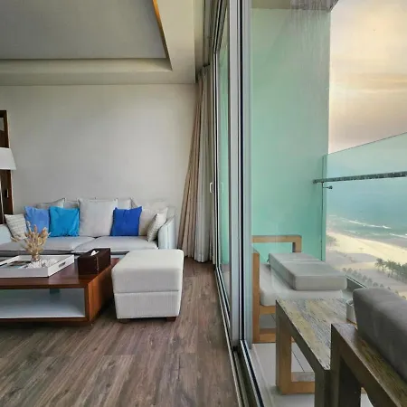 Stunning Apartments Across My Khe Beach ! Rooftop Pool & Gym Da Nang Exterior photo