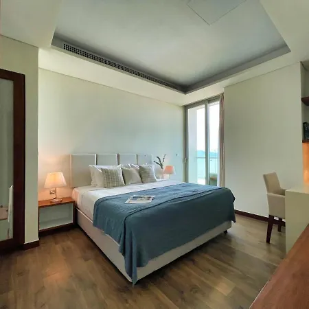 Stunning Apartments Across My Khe Beach ! Rooftop Pool & Gym Da Nang Exterior photo