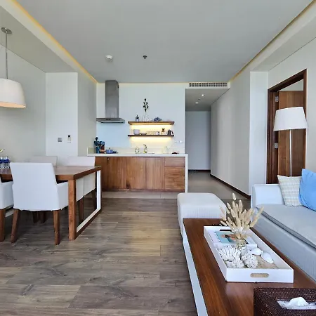 Stunning Apartments Across My Khe Beach ! Rooftop Pool & Gym Da Nang Exterior photo