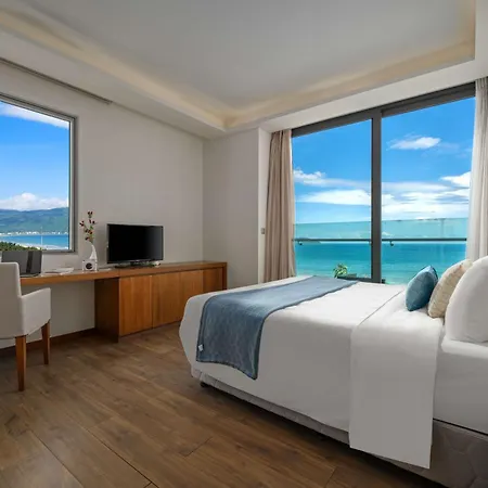 Stunning Apartments Across My Khe Beach ! Rooftop Pool & Gym Da Nang Exterior photo