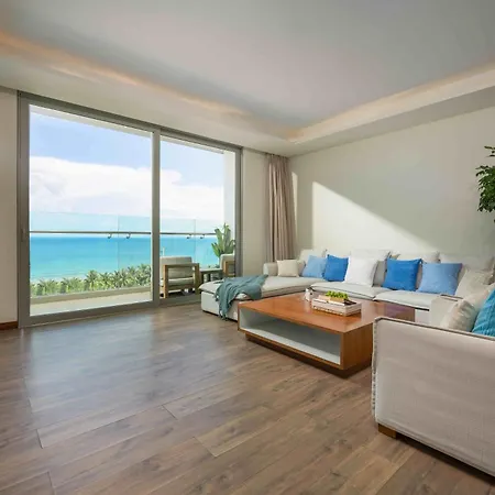 Stunning Apartments Across My Khe Beach ! Rooftop Pool & Gym Da Nang Exterior photo