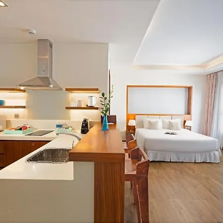 Stunning Apartments Across My Khe Beach ! Rooftop Pool & Gym Da Nang Exterior photo
