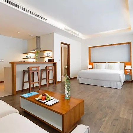 Stunning Apartments Across My Khe Beach ! Rooftop Pool & Gym Da Nang Exterior photo