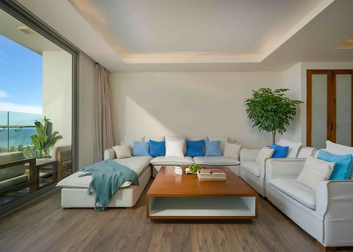 Stunning Apartments Across My Khe Beach ! Rooftop Pool & Gym