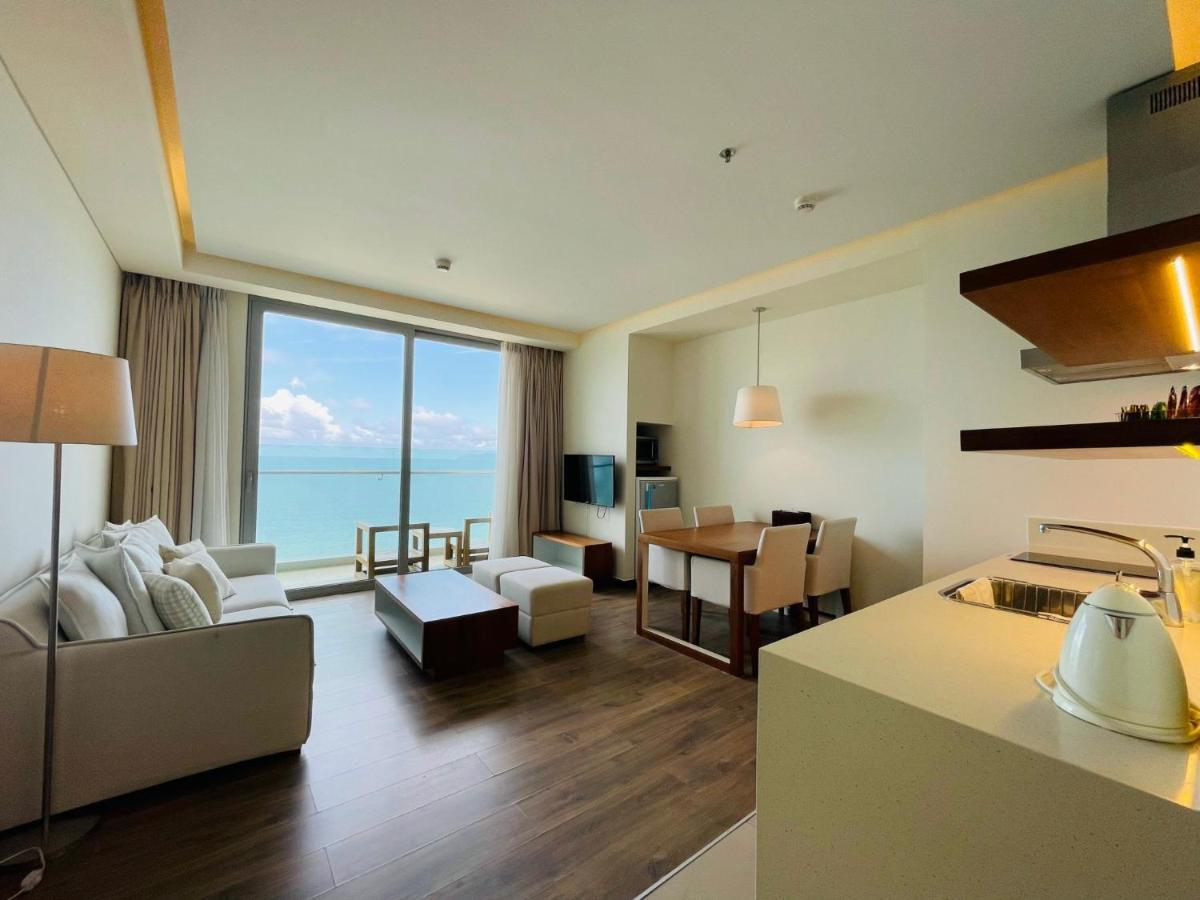 Apartment Stunning Across My Khe ! Rooftop Pool & Gym *