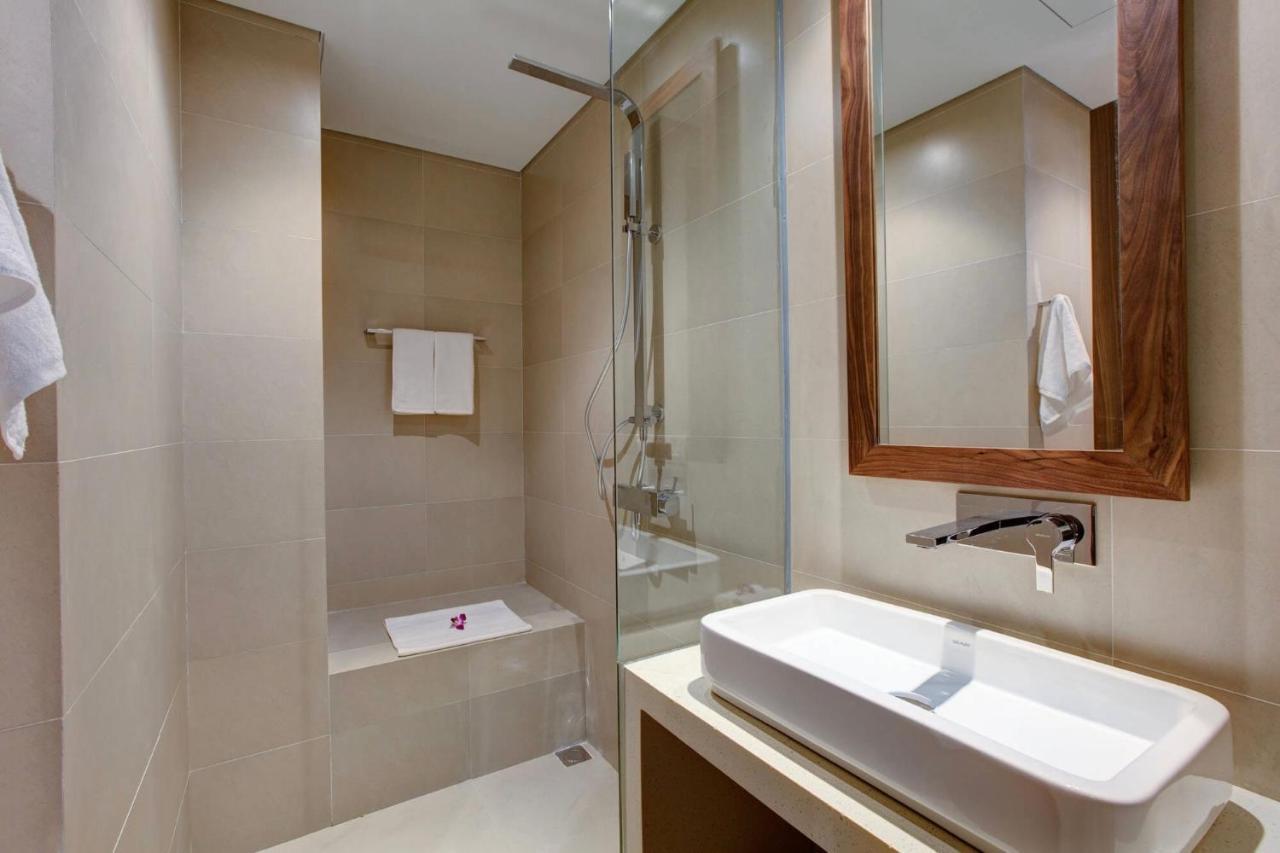 Apartment Stunning Across My Khe ! Rooftop Pool & Gym