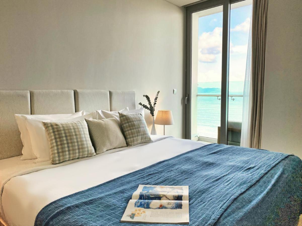 Stunning Across My Khe ! Rooftop Pool & Gym Apartment