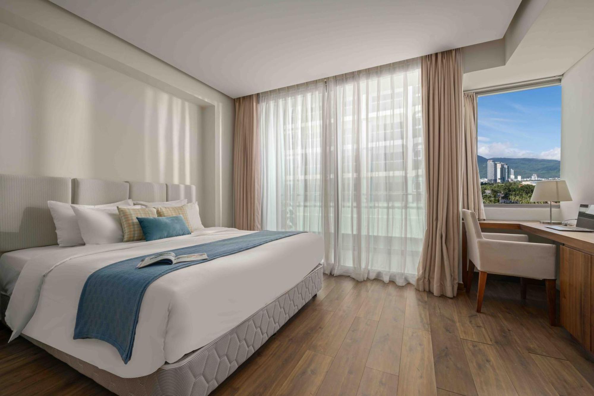 Stunning Across My Khe ! Rooftop Pool & Gym *
