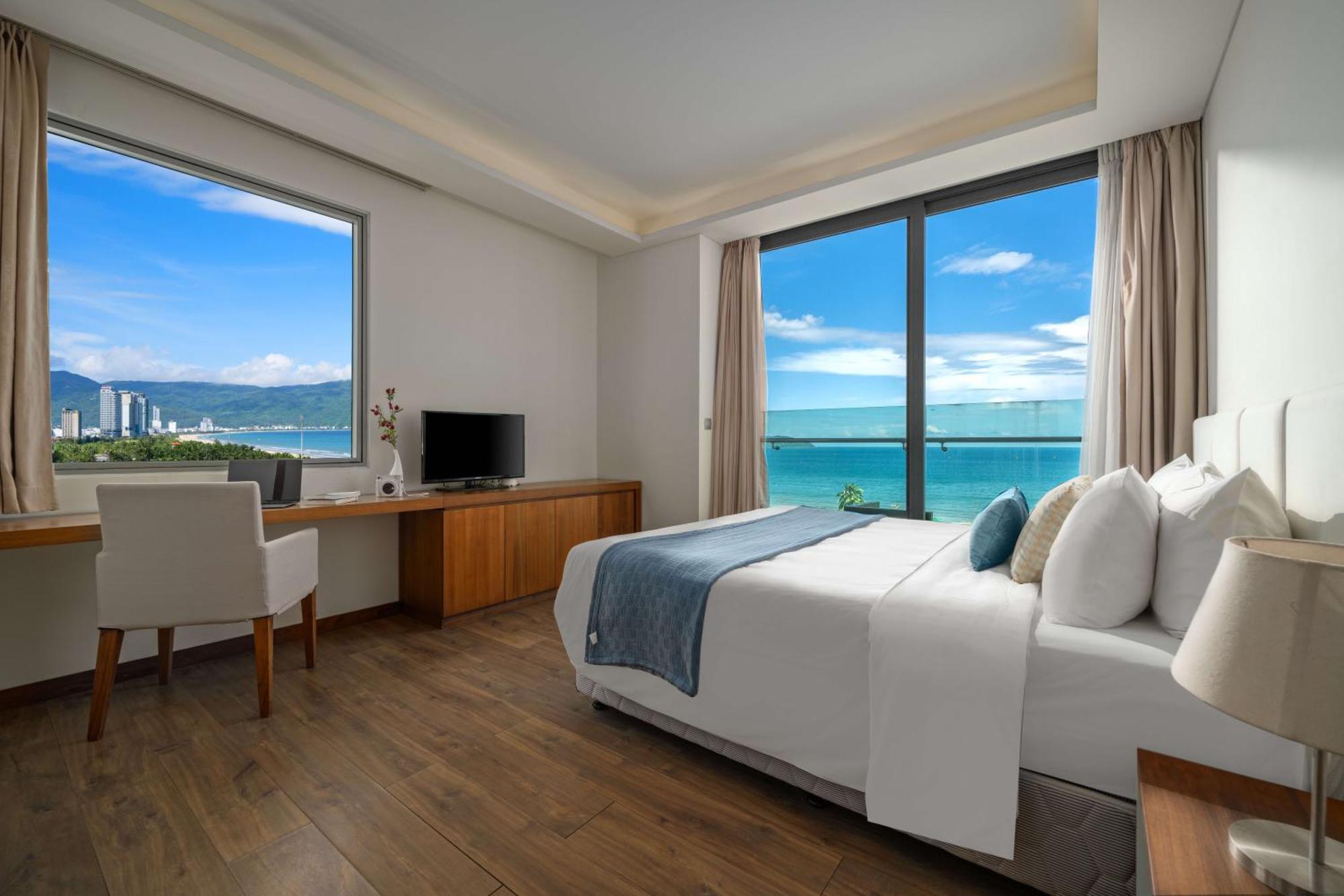 Stunning Across My Khe ! Rooftop Pool & Gym Apartment Da Nang