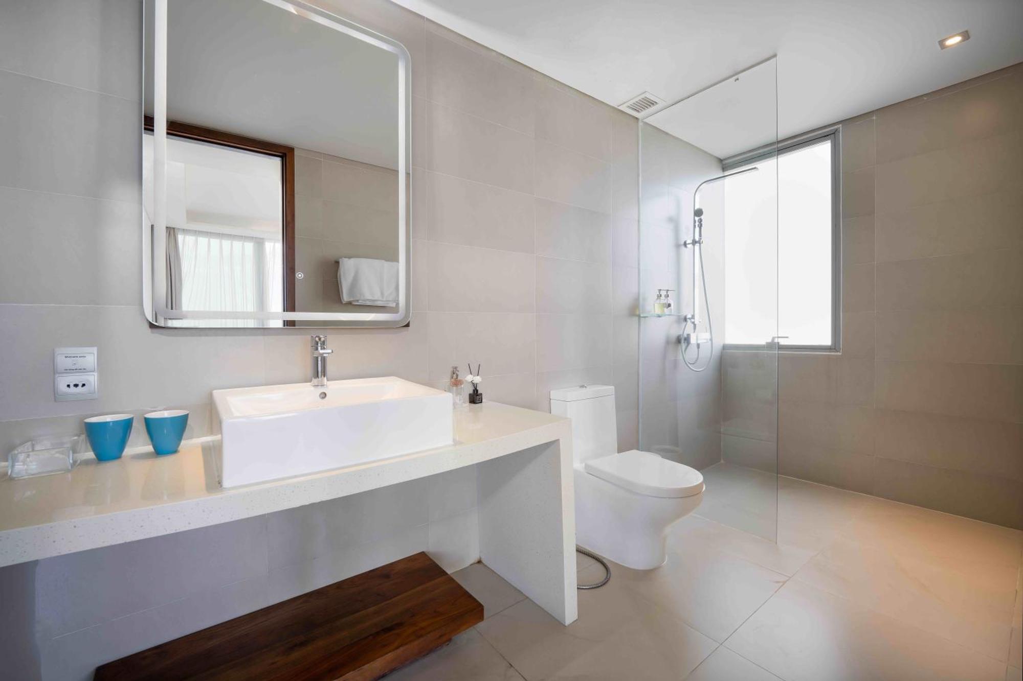 Stunning Across My Khe ! Rooftop Pool & Gym Apartment *
