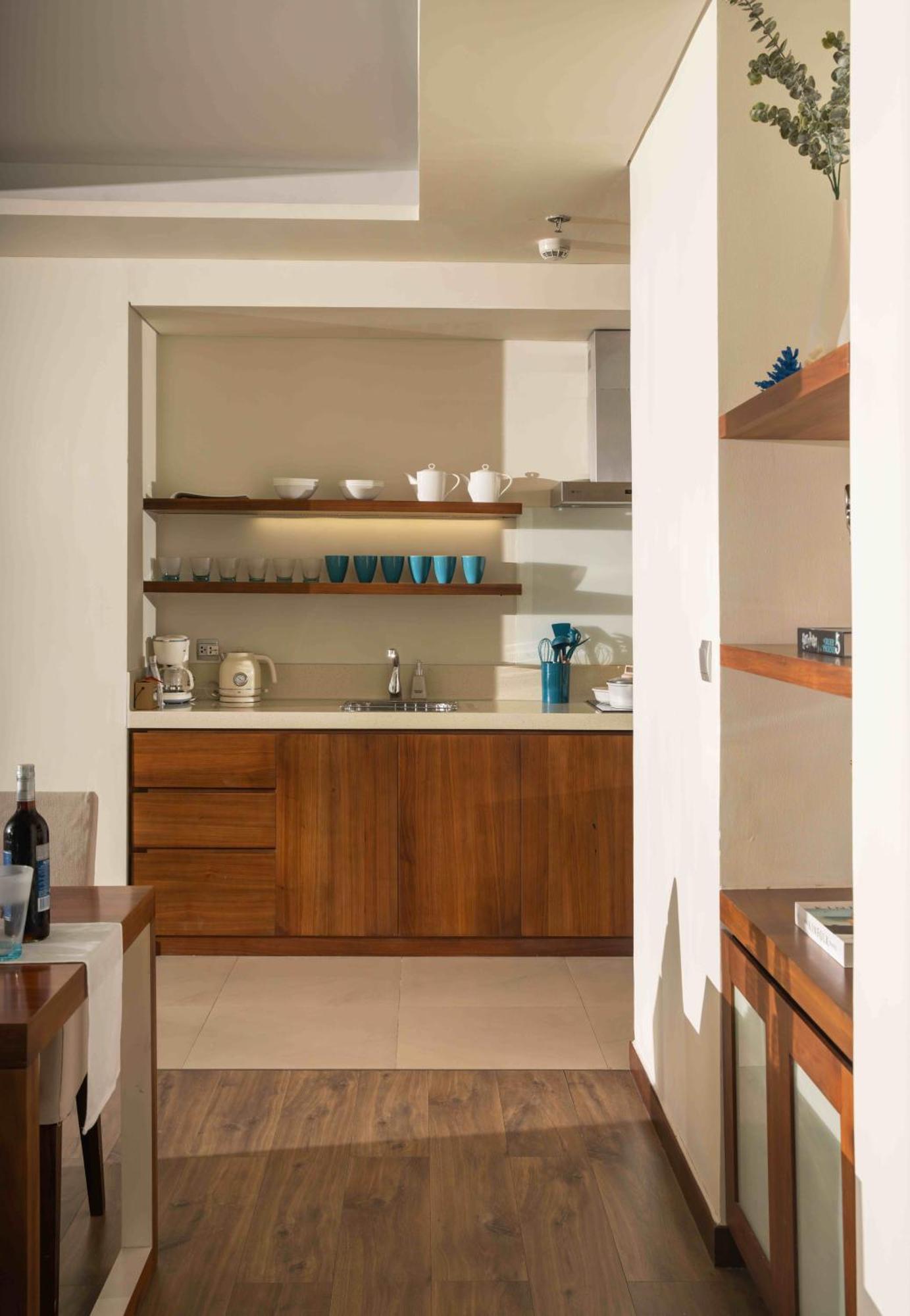Apartment Stunning Across My Khe ! Rooftop Pool & Gym *