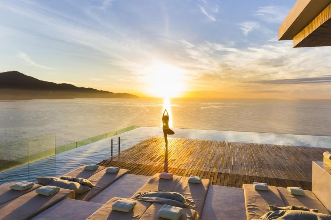 Stunning Across My Khe ! Rooftop Pool & Gym Apartment *